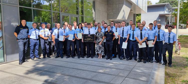 Slika /slike/Vijesti/Dodjela svjedozbi u DVS Osijek (1).jpg